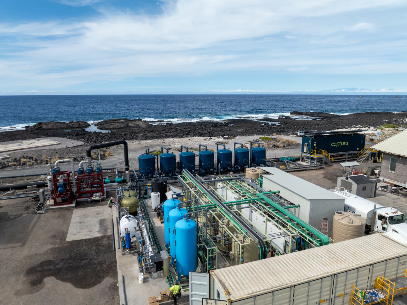 Captura's Kona pilot plant beside the ocean in Hawaiʻi